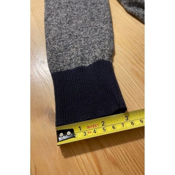 American Eagle Men’s Embroidery Logo Marled Knit V-Neck Sweater size Small - Picture 6 of 9